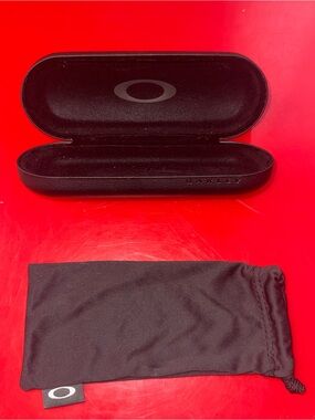 Oakley Black Glass HardCase and Protective Pouch Sunglasses Glasses Case